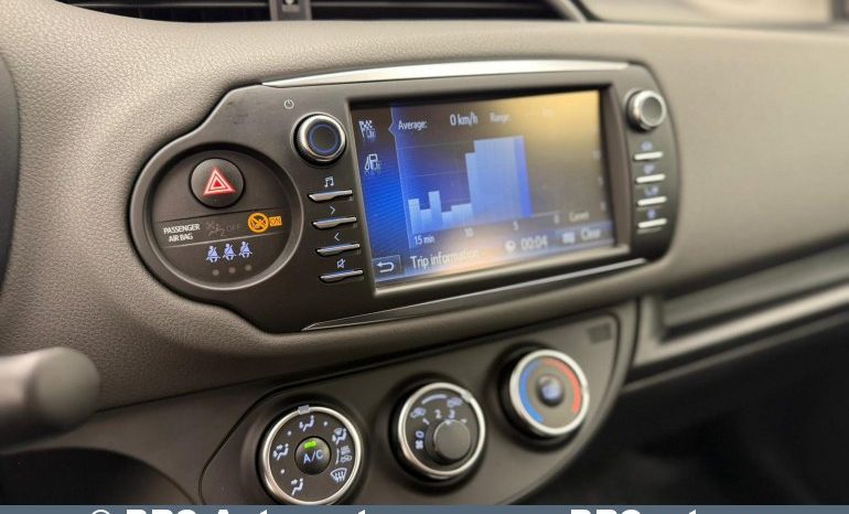 Toyota Yaris 1.5 VVT-i Automatas 2020 full