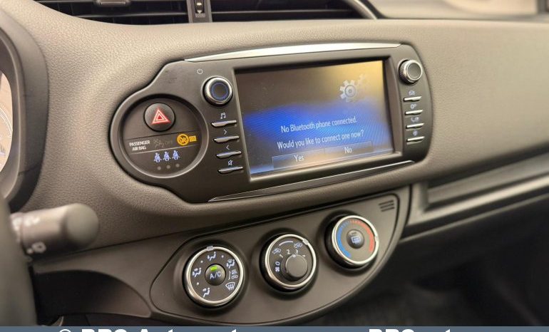 Toyota Yaris 1.5 VVT-i Automatas 2020 full