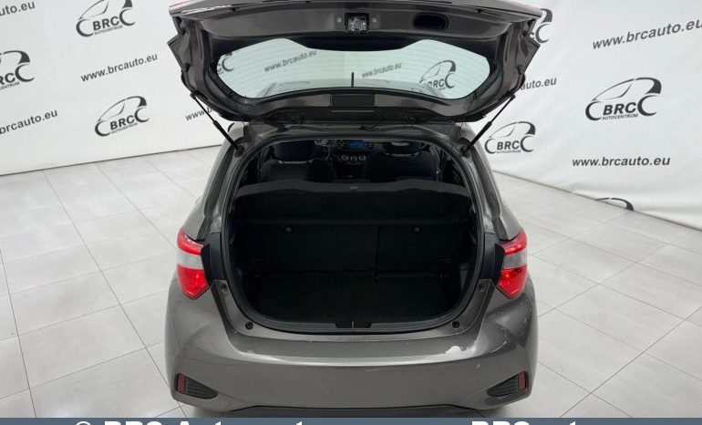 Toyota Yaris 1.5 VVT-i Automatas 2020 full