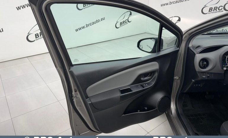 Toyota Yaris 1.5 VVT-i Automatas 2020 full
