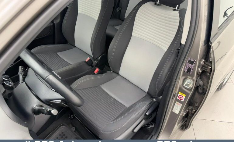 Toyota Yaris 1.5 VVT-i Automatas 2020 full