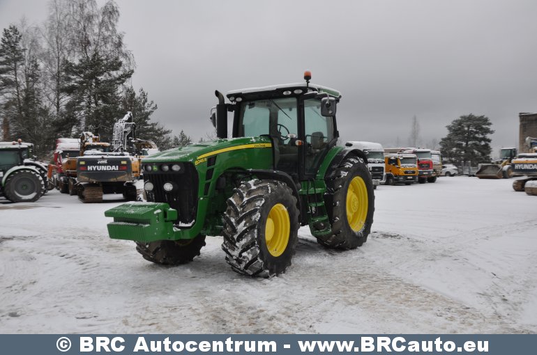 John Deere 8245R  2011