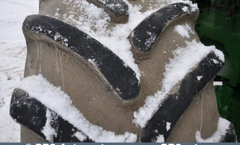 John Deere 8245R  2011 full