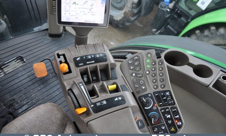 John Deere 8245R  2011 full