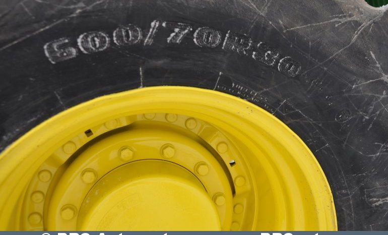 John Deere 8245R  2011 full