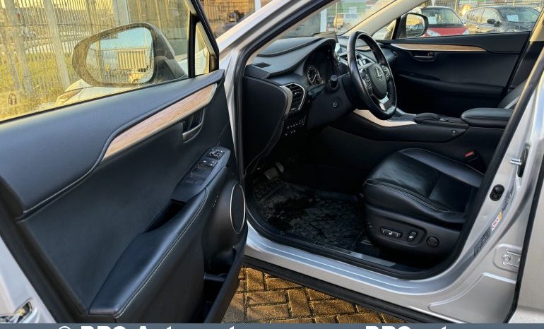 Lexus NX300h Hybrid e-Four e-CVT Automatas 2015 full