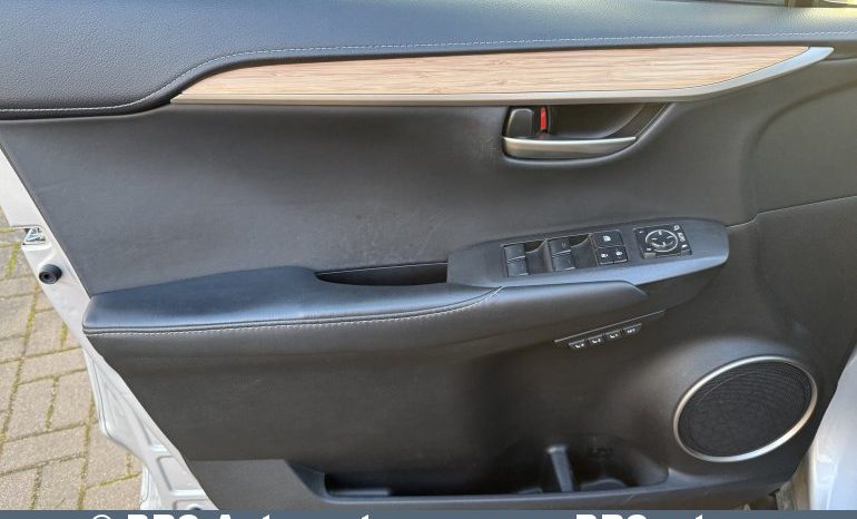 Lexus NX300h Hybrid e-Four e-CVT Automatas 2015 full