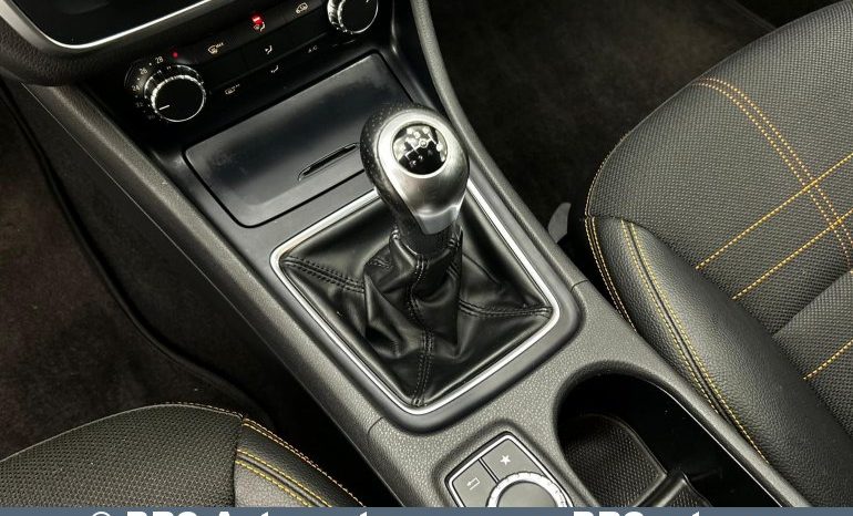 Mercedes-Benz CLA 180  2015 full