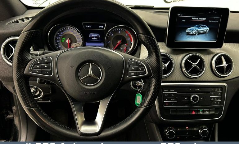 Mercedes-Benz CLA 180  2015 full
