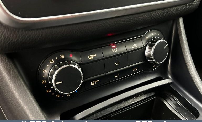 Mercedes-Benz CLA 180  2015 full