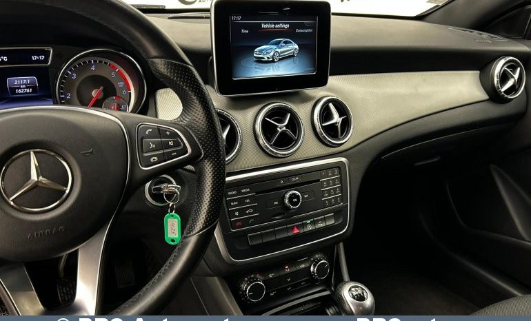 Mercedes-Benz CLA 180  2015 full