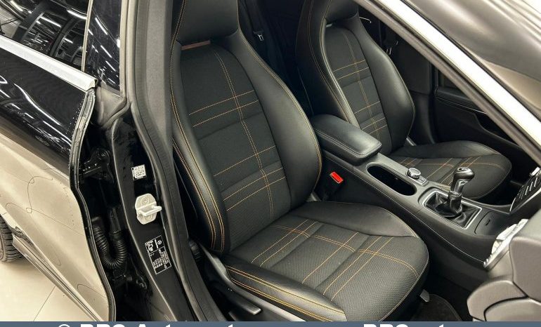 Mercedes-Benz CLA 180  2015 full