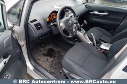 Toyota Auris 1.4 D-4D 2008 full
