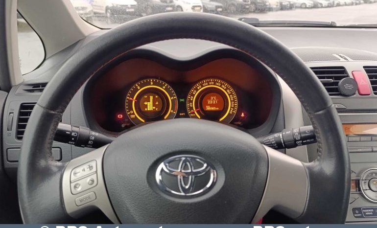 Toyota Auris 1.4 D-4D 2008 full