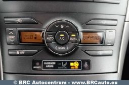 Toyota Auris 1.4 D-4D 2008 full