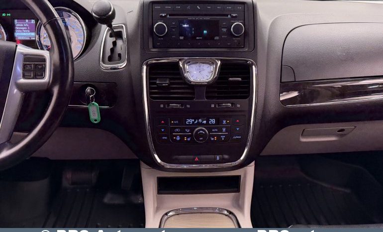 Lancia Voyager 2.8 CRD Silver Automatas 2013 full