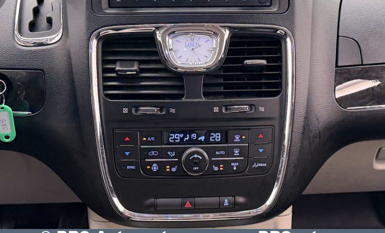 Lancia Voyager 2.8 CRD Silver Automatas 2013 full