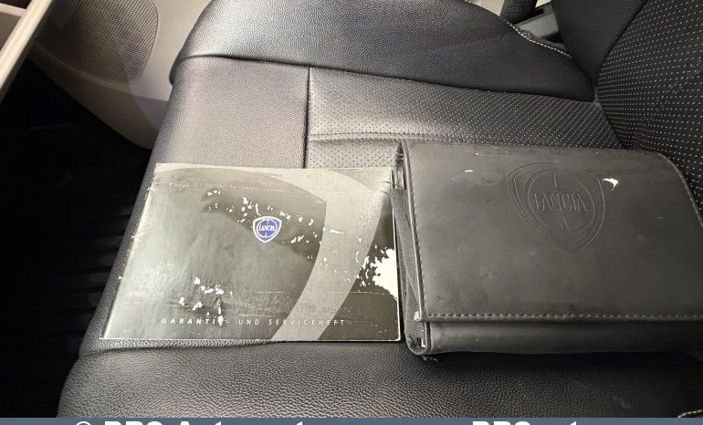 Lancia Voyager 2.8 CRD Silver Automatas 2013 full