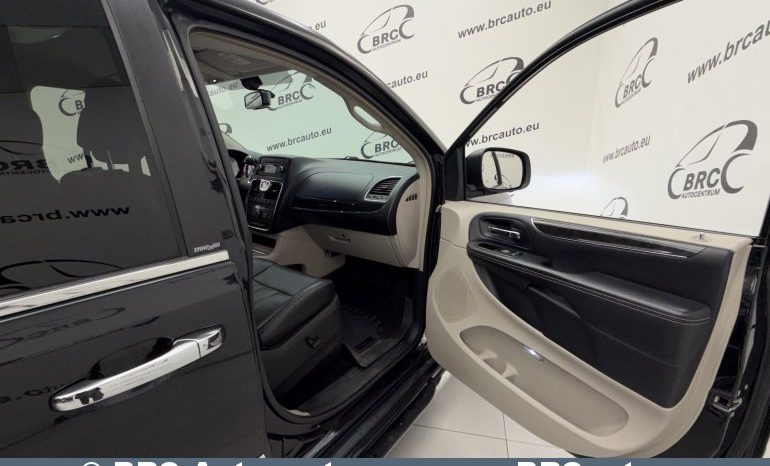 Lancia Voyager 2.8 CRD Silver Automatas 2013 full