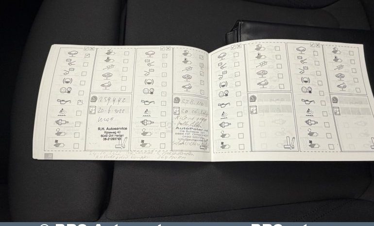 BMW 116 i Sport 2012 full