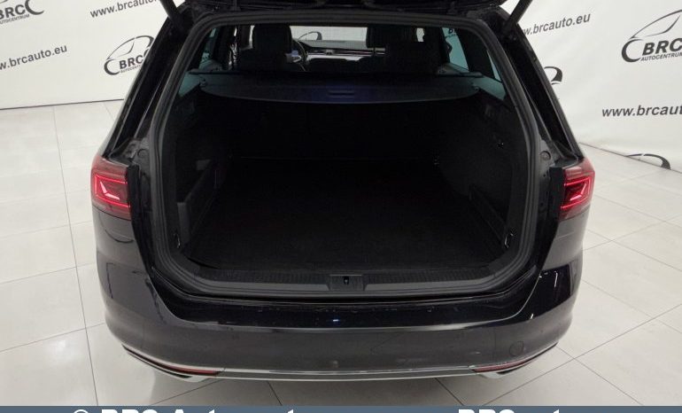Volkswagen Passat GTE Variant 1.4 TSI Plug-in Hybrid 2020 full