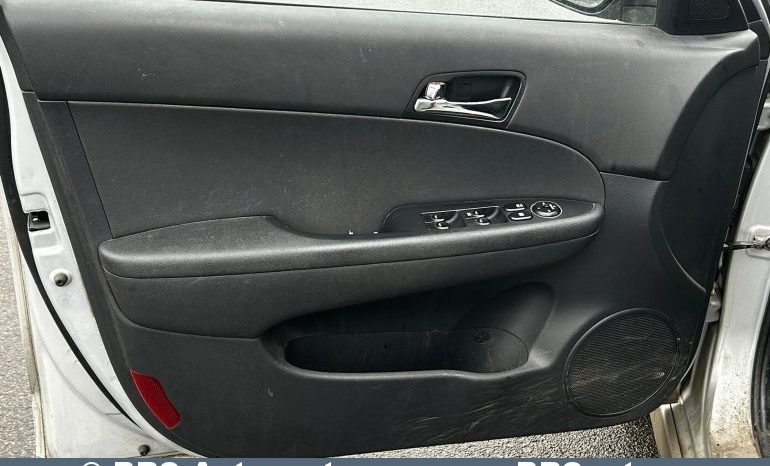 Hyundai i30 1.4i 2011 full