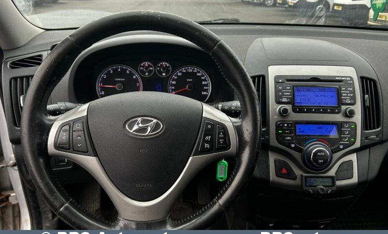 Hyundai i30 1.4i 2011 full