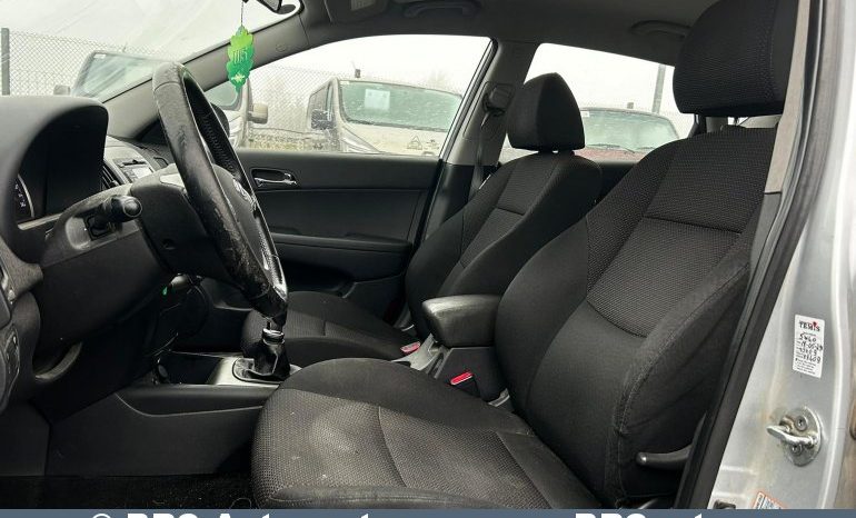 Hyundai i30 1.4i 2011 full