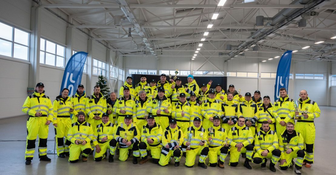 Kalėdinio slalomo varžybų dalyviai, organizatorių nuotr.