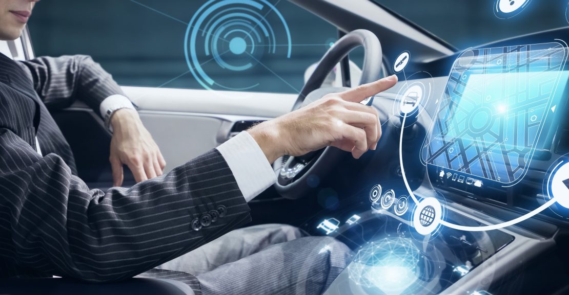 Naudojasi automobilio technologijomis (Shutterstock nuotr.)