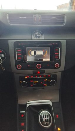 Volkswagen Passat 2011 full