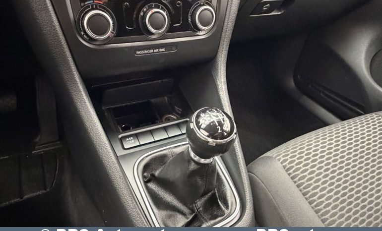 Volkswagen Golf 1.6 TDI Trendline 2012 full