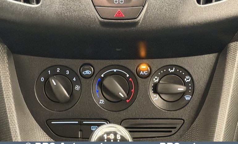 Ford Tourneo Connect 1.5 TDCi 2016 full