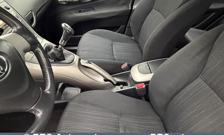 Toyota Auris 1.4 D-4D Linea Sol 2008 full