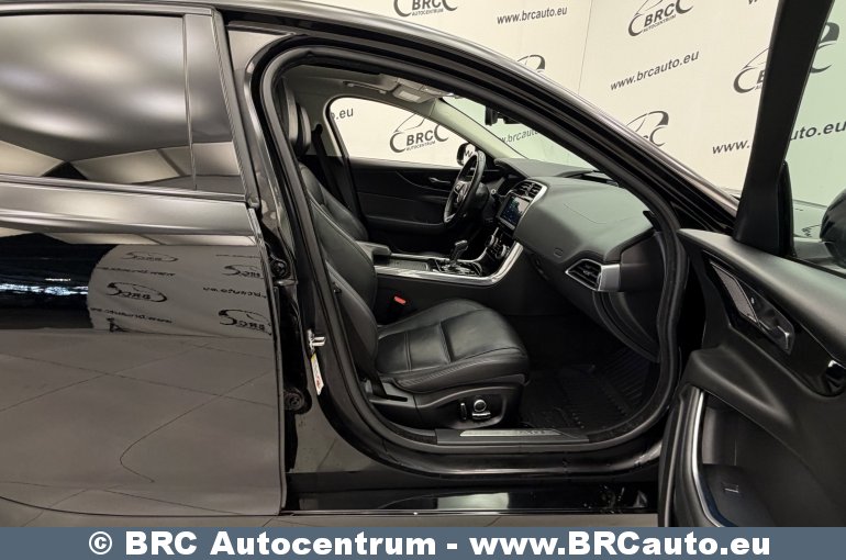 Jaguar XE S Automatas 2020