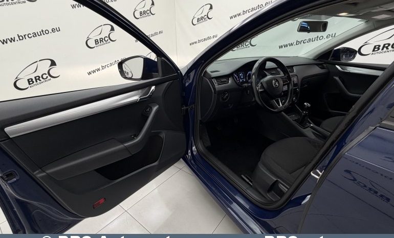 Skoda Octavia 1.6 TDI Combi 2019 full