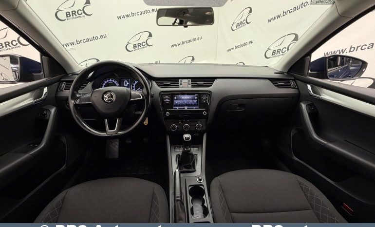 Skoda Octavia 1.6 TDI Combi 2019 full