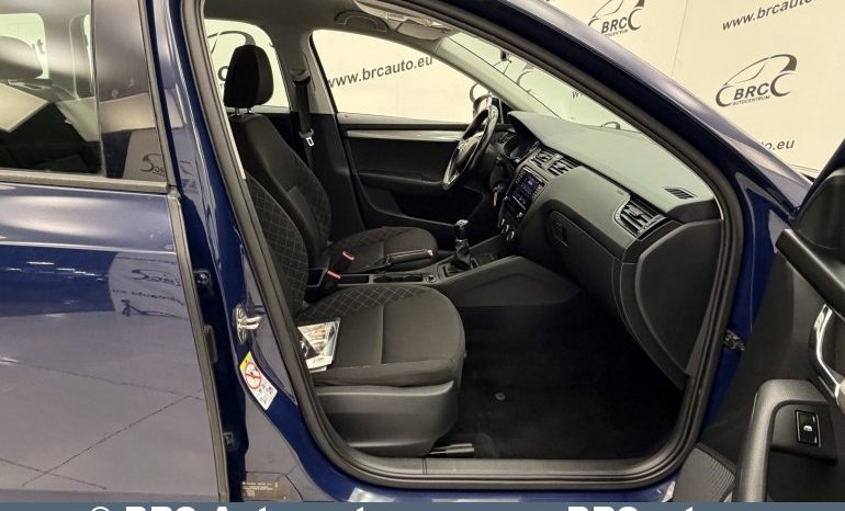 Skoda Octavia 1.6 TDI Combi 2019 full