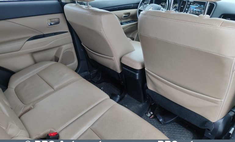 Mitsubishi Outlander 2.0 MIVEC 4WD Automatas 2017 full