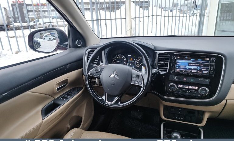 Mitsubishi Outlander 2.0 MIVEC 4WD Automatas 2017 full