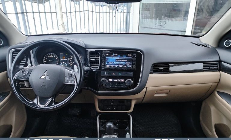 Mitsubishi Outlander 2.0 MIVEC 4WD Automatas 2017 full