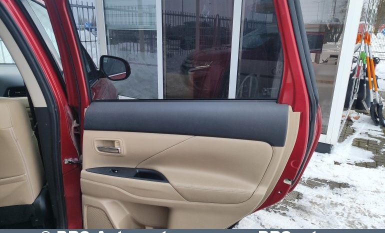 Mitsubishi Outlander 2.0 MIVEC 4WD Automatas 2017 full