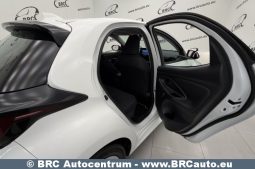 Toyota Yaris 1.5 Hybrid Dynamic Force 2021 full