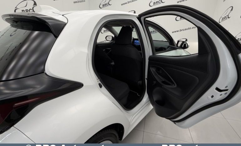 Toyota Yaris 1.5 Hybrid Dynamic Force 2021 full