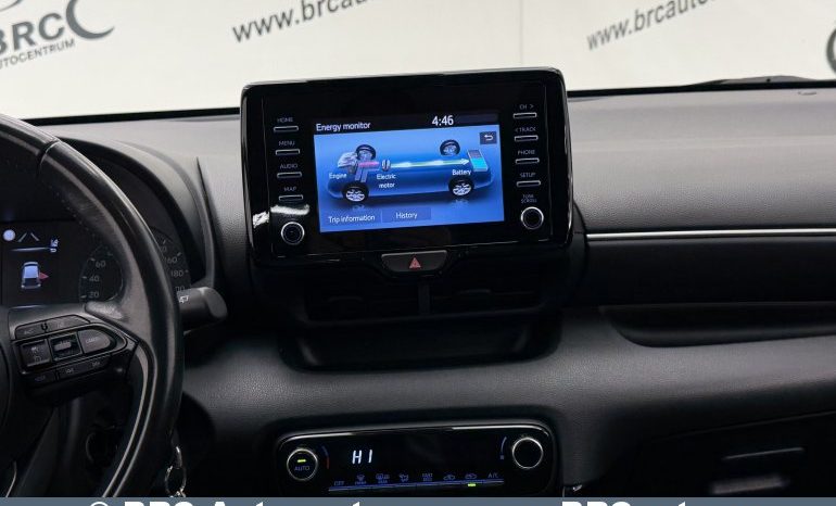 Toyota Yaris 1.5 Hybrid Dynamic Force 2021 full