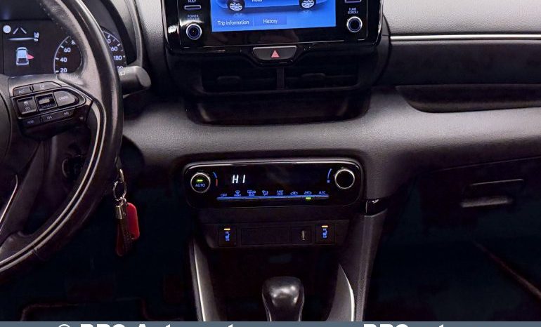 Toyota Yaris 1.5 Hybrid Dynamic Force 2021 full