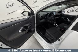 Toyota Yaris 1.5 Hybrid Dynamic Force 2021 full