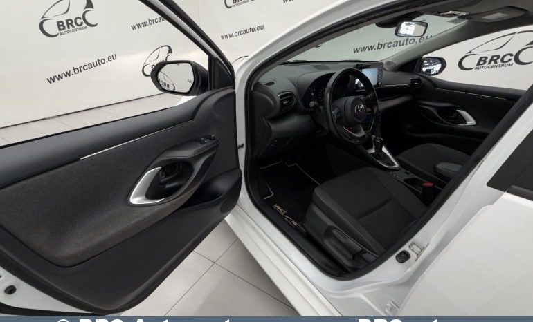 Toyota Yaris 1.5 Hybrid Dynamic Force 2021 full