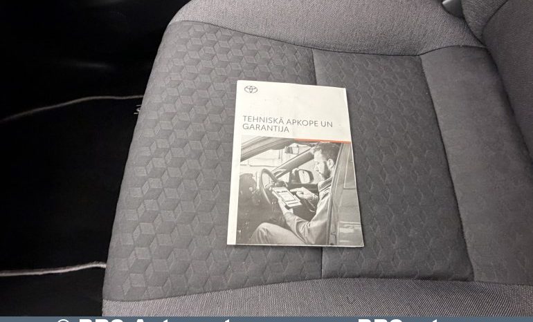 Toyota Yaris 1.5 Hybrid Dynamic Force 2021 full