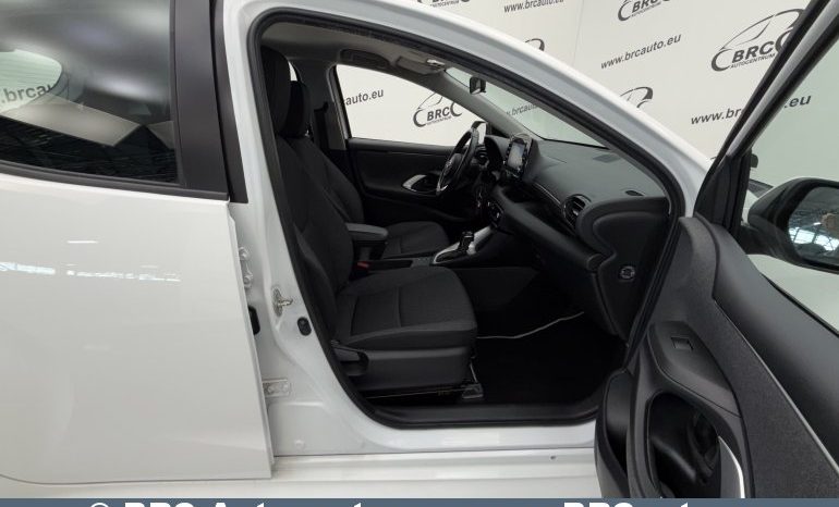 Toyota Yaris 1.5 Hybrid Dynamic Force 2021 full